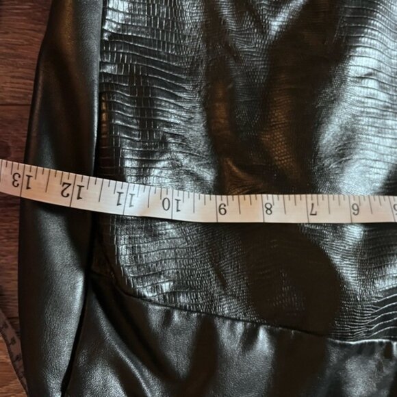 VINTAGE black crossbody leather bag gold hardware - Picture 8 of 11